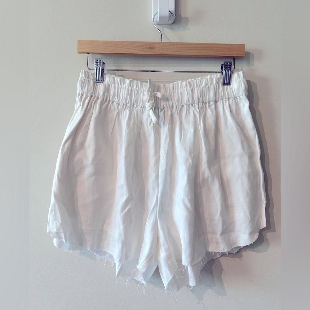 Shore Women's White Linen Blend Shorts size Medium. New with tag